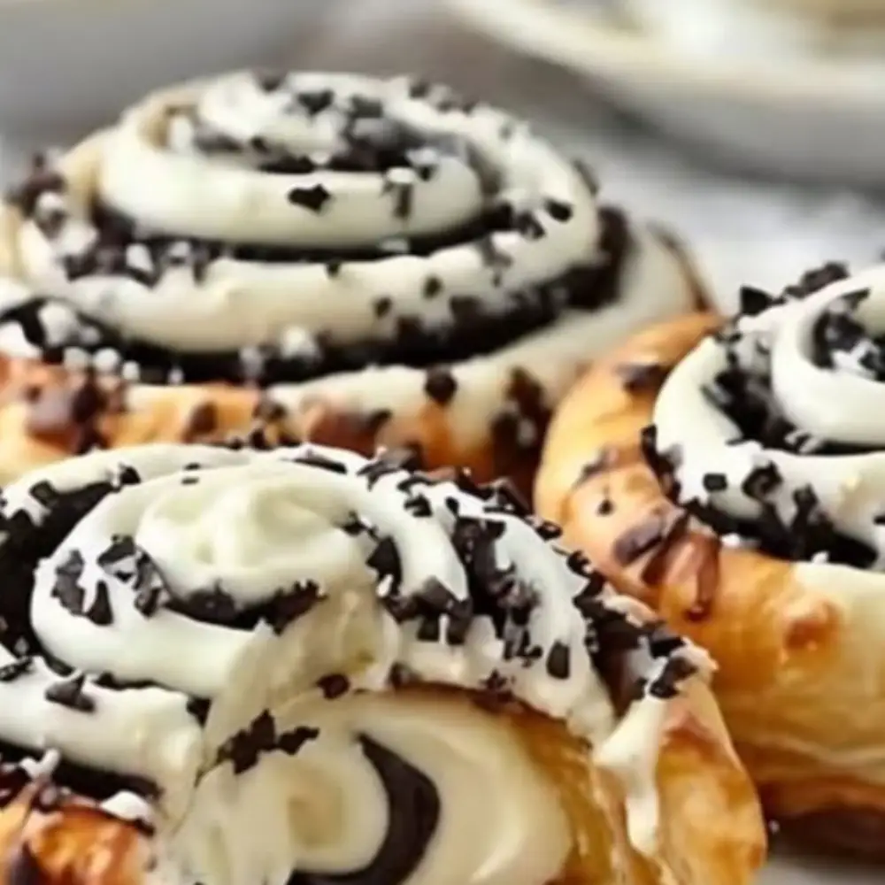 Oreo-Stuffed Cinnamon Rolls
